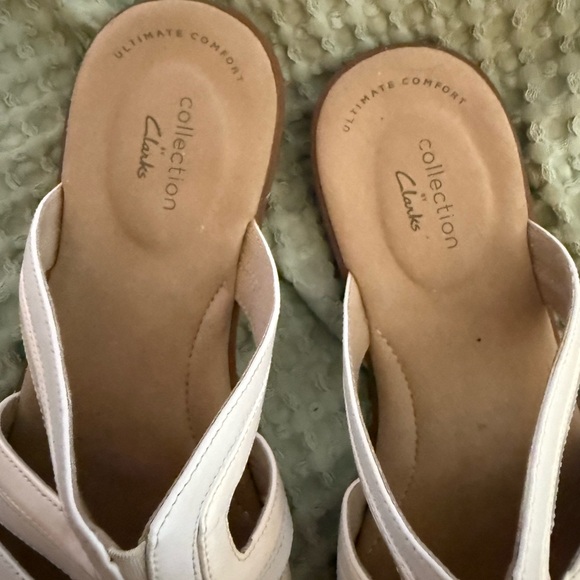 Clarks Women's Cream Sandals - Picture 3 of 4